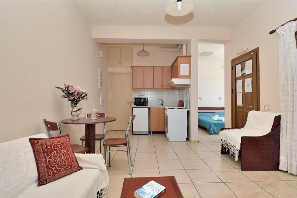 Markos Apartments 2 Stoúpa エクステリア 写真